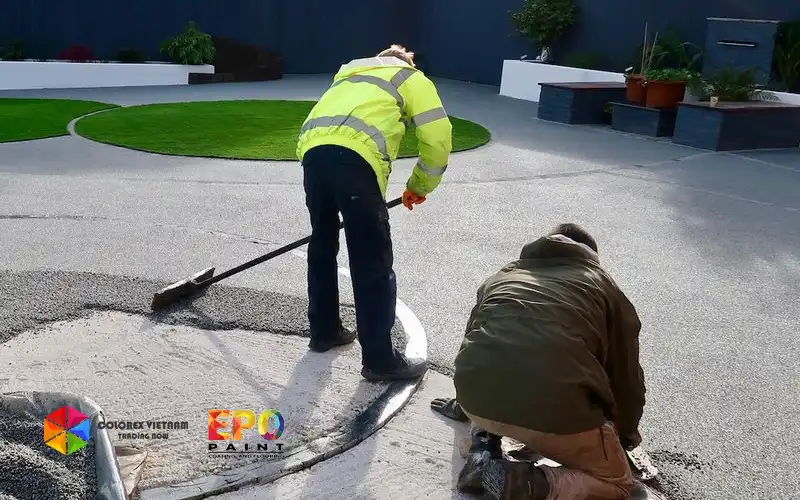 Ứng dụng sàn sỏi polymer tại hồ bơi